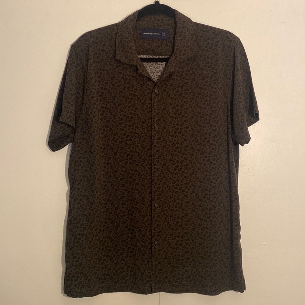 Abercrombie & Fitch Green Leopard Animal Print Short Sleeve Shirt - Men’s Large